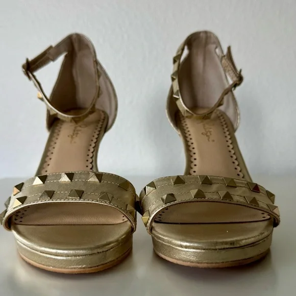 Lilly Pulitzer Gold Studded Wedge Sandals 8 - Picture 9 of 11